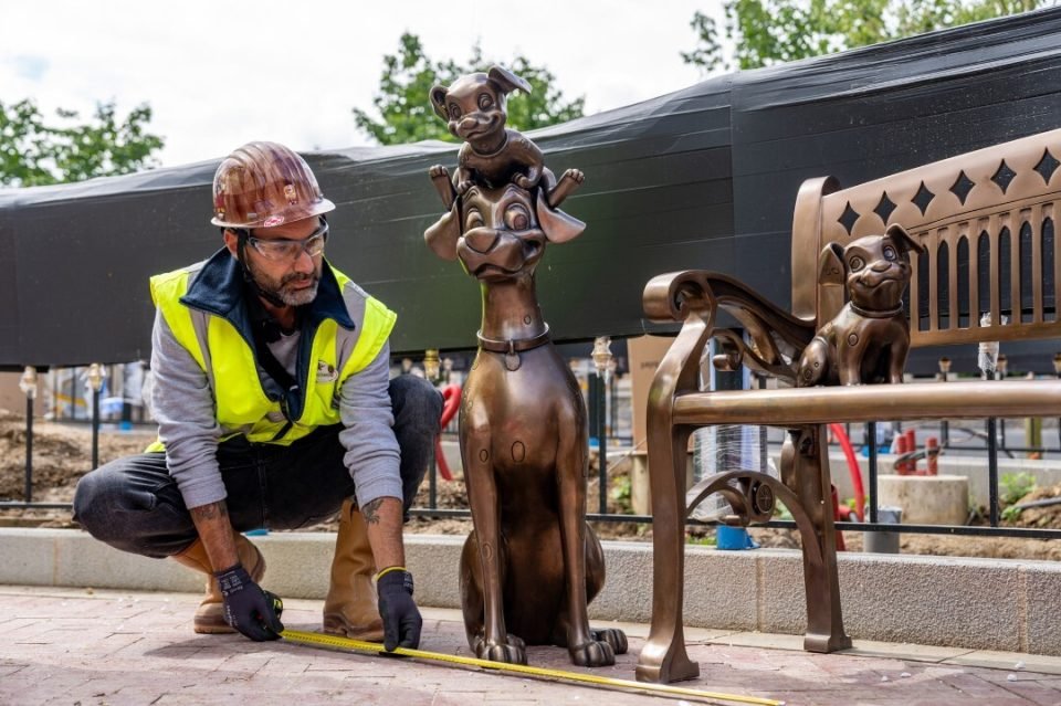 Statues en bronze au Gazebo Garden Disneyland Paris